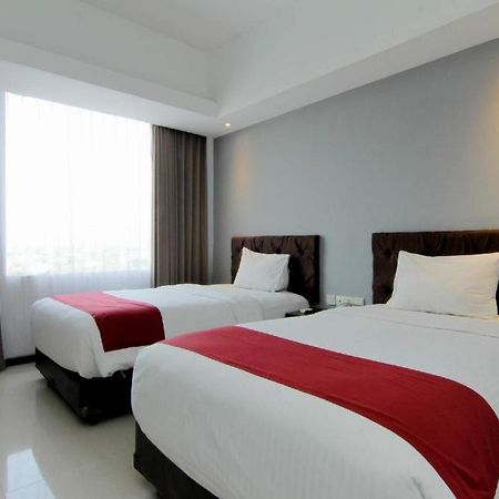 The Sun Hotel Madiun Exterior foto