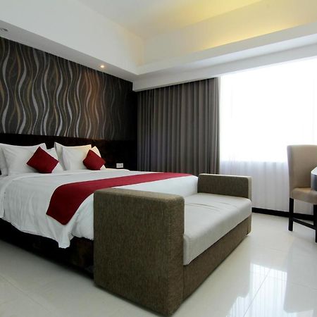 The Sun Hotel Madiun Exterior foto