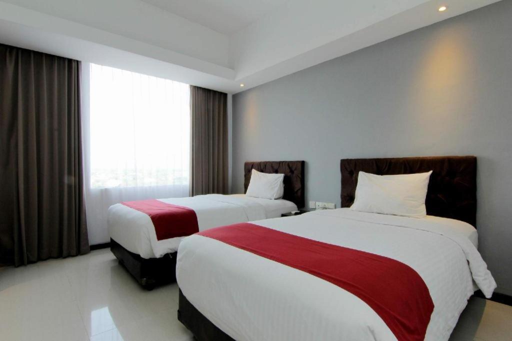 The Sun Hotel Madiun Exterior foto