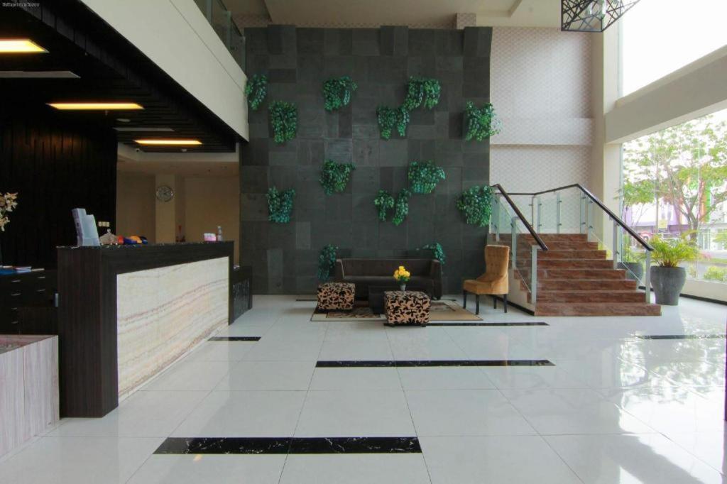 The Sun Hotel Madiun Exterior foto