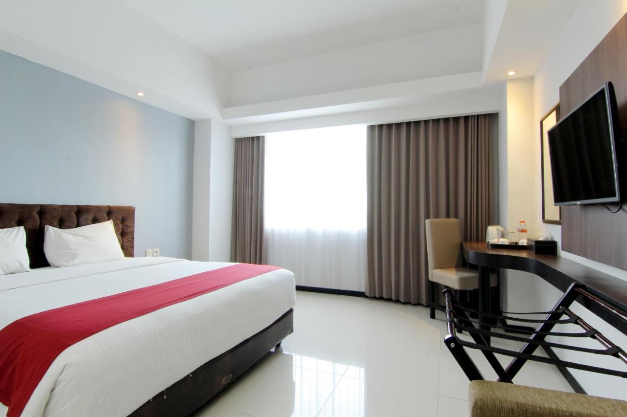 The Sun Hotel Madiun Exterior foto