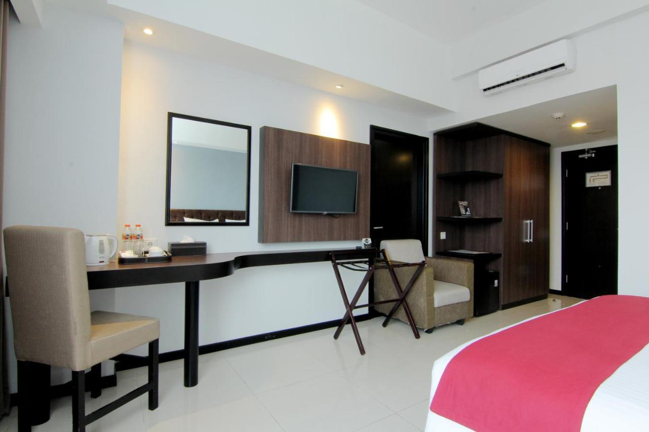 The Sun Hotel Madiun Exterior foto