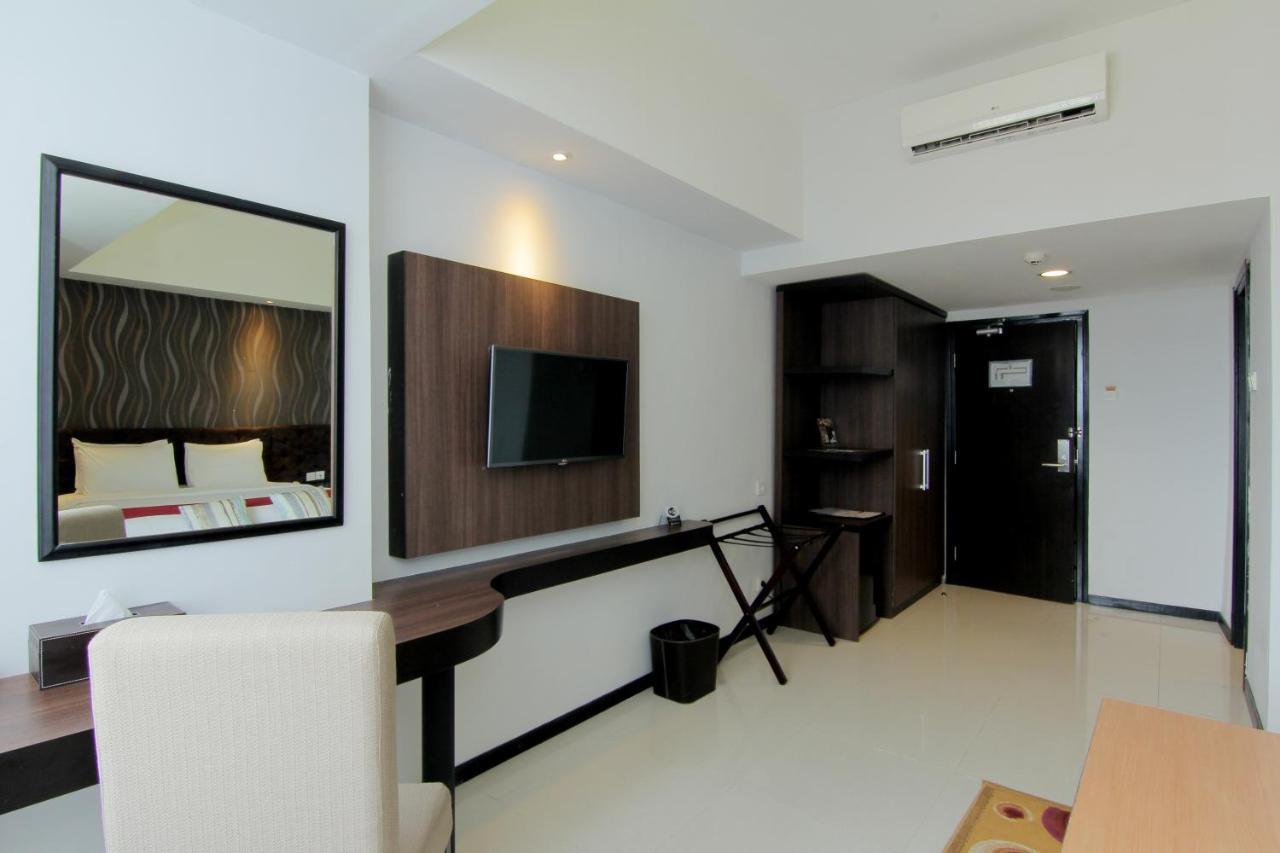 The Sun Hotel Madiun Exterior foto