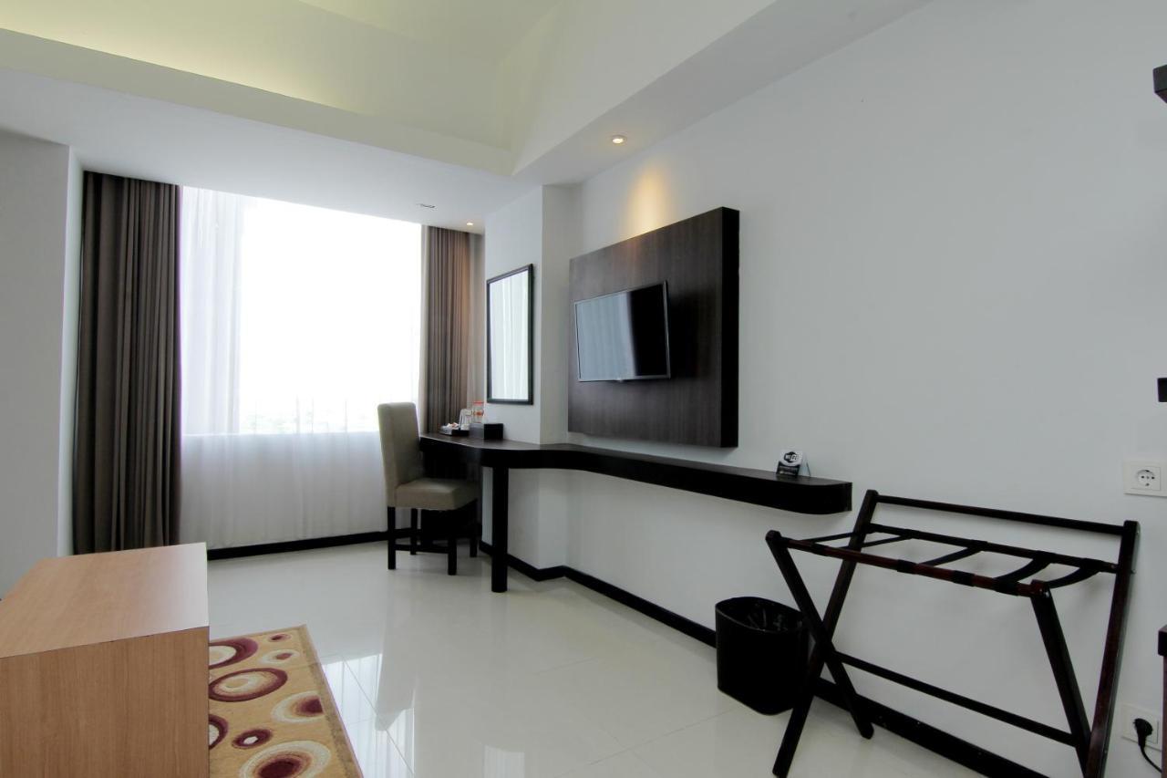 The Sun Hotel Madiun Exterior foto