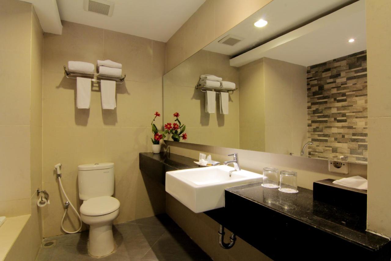 The Sun Hotel Madiun Exterior foto
