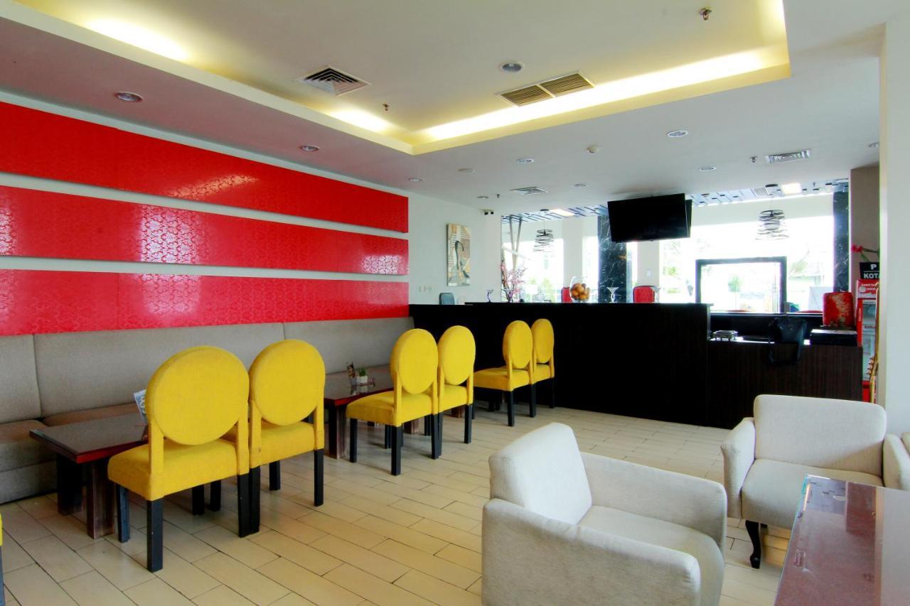 The Sun Hotel Madiun Exterior foto