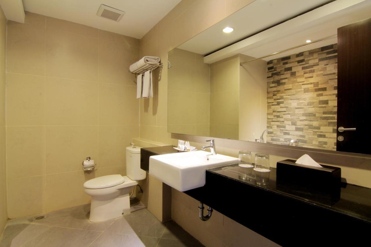 The Sun Hotel Madiun Exterior foto