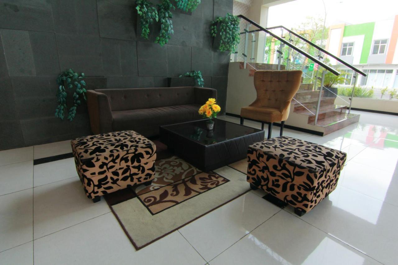 The Sun Hotel Madiun Exterior foto