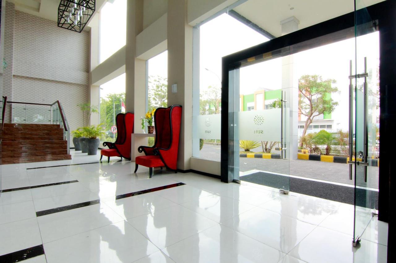 The Sun Hotel Madiun Exterior foto