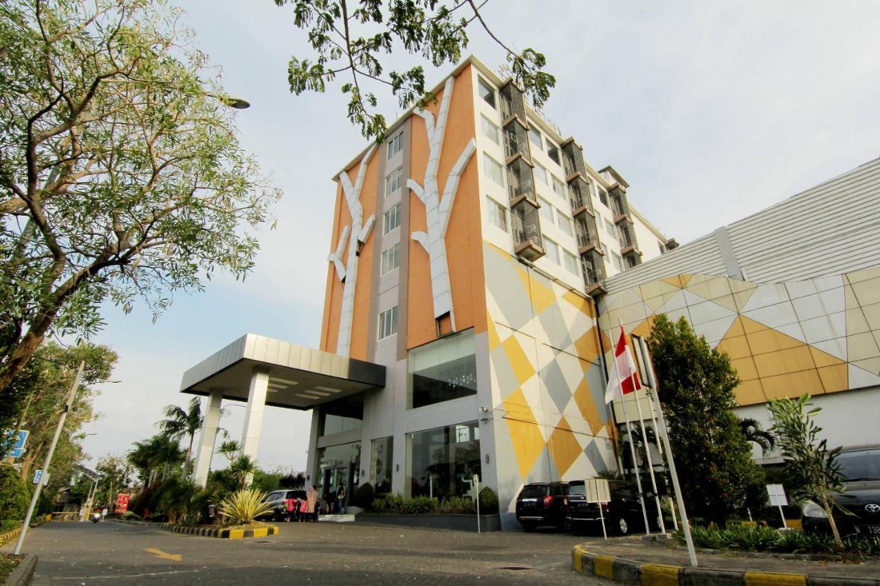 The Sun Hotel Madiun Exterior foto